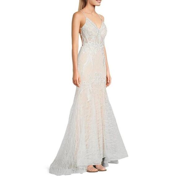 GB V-Neck Lace-Up Back Embroidered Lace Mermaid Gown Size 11 - Picture 4 of 11